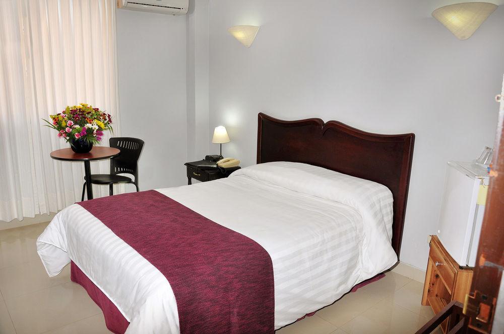 Hotel La Riviera Санта Марта Екстериор снимка